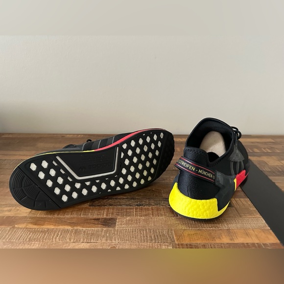 Brand new- Men’s Adidas AG Trefoil logo and the 3 stripes mark - Picture 5 of 11